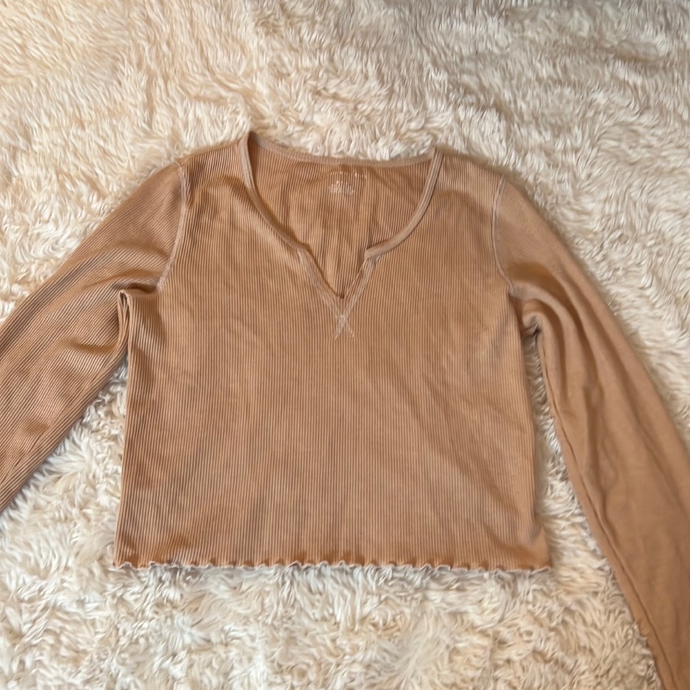 American Eagle cream long sleve